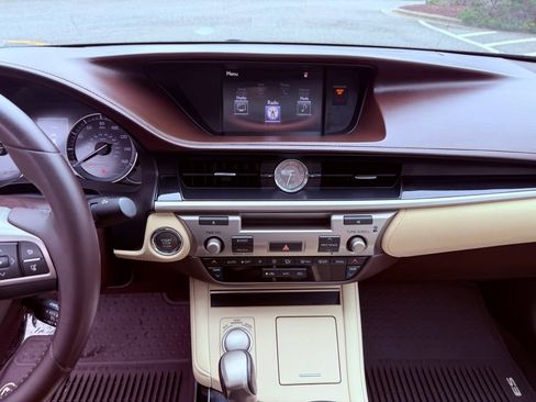 Used 2016 Lexus ES 350 350 SUNROOF/PUSH BUTTON START/ w/ Accessory Package image 19