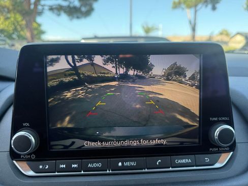 Used 2025 Nissan Rogue SV FWD image 21