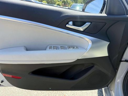 Certified 2025 Genesis G70 2.5T AWD/4WD image 16