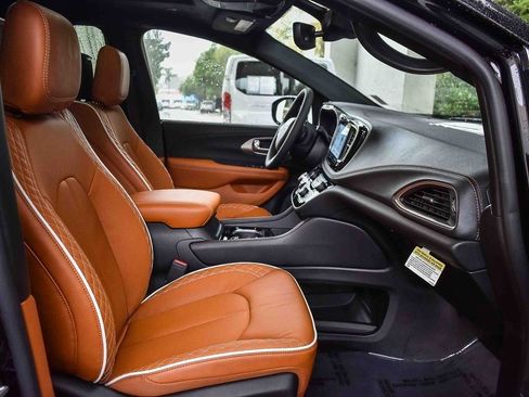 New 2026 Chrysler Pacifica Pinnacle w/ Trailer Tow Group image 15