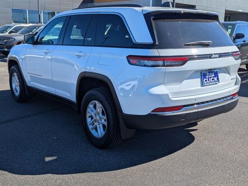 New 2025 Jeep Grand Cherokee Laredo w/ Luxury Tech Group I image 4