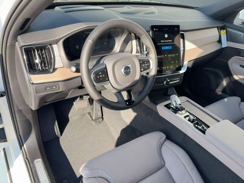 New 2026 Volvo XC90 T8 Ultra w/ Protection Package AWD/4WD image 4