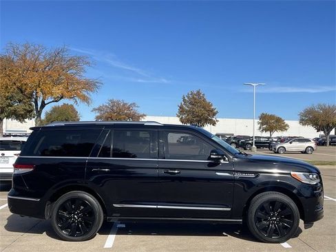 Used 2022 Lincoln Navigator Reserve image 3