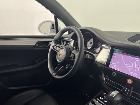 Certified 2026 Porsche Macan AWD/4WD image 12