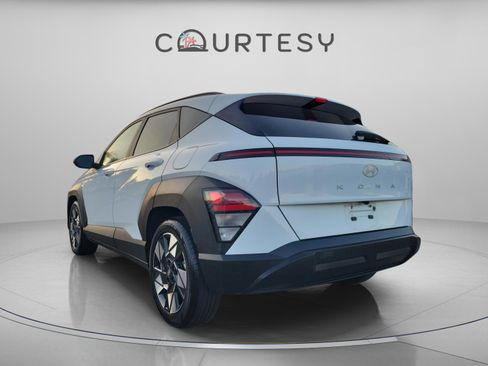 Used 2024 Hyundai Kona SEL image 2