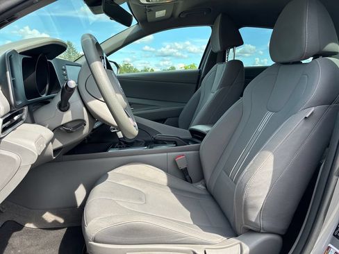 Used 2022 Hyundai Elantra SEL FWD image 9