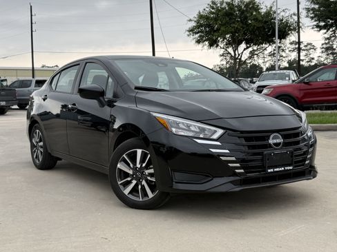 Used 2025 Nissan Versa SV FWD image 2