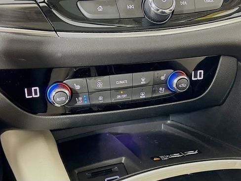 Used 2022 Buick Enclave Premium w/ Experience Buick Package FWD image 20