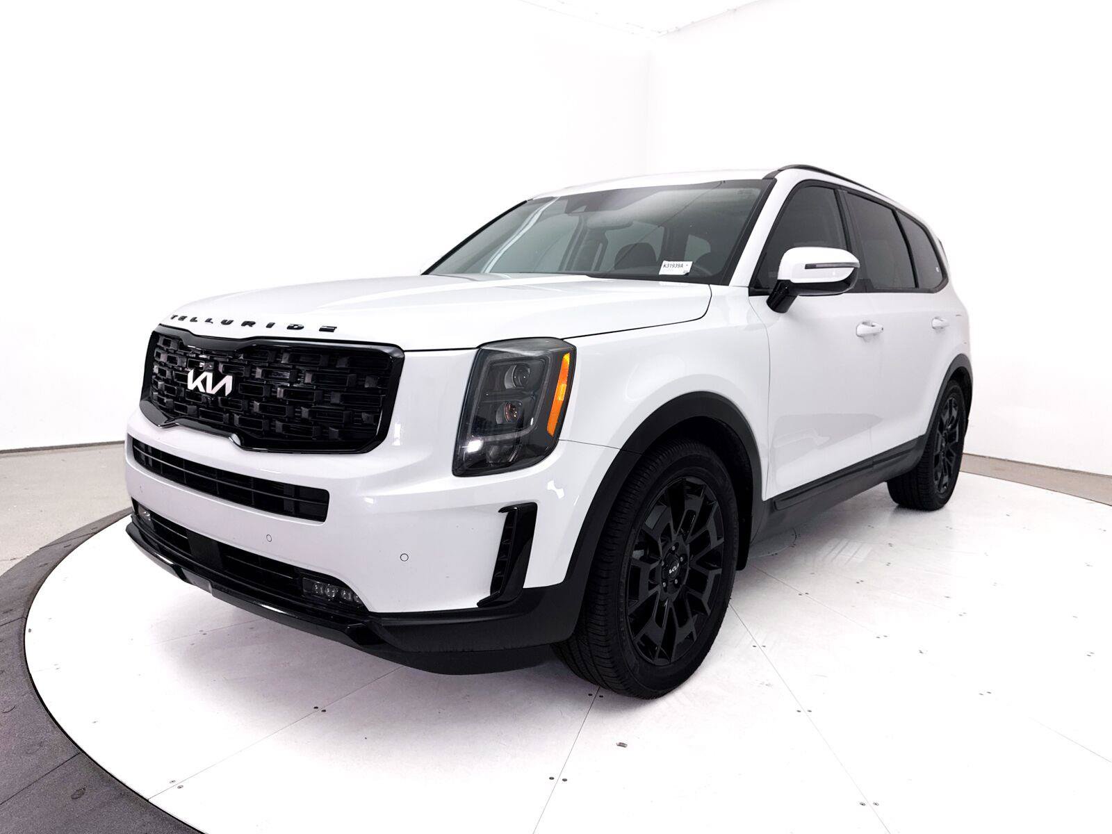 Used 2022 Kia Telluride SX w/ SX Prestige Package AWD/4WD image 3