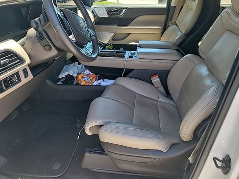 Used 2024 Lincoln Navigator Reserve AWD/4WD image 4