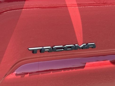 Used 2020 Toyota Tacoma TRD Off-Road w/ Advanced Technology Package AWD/4WD image 31
