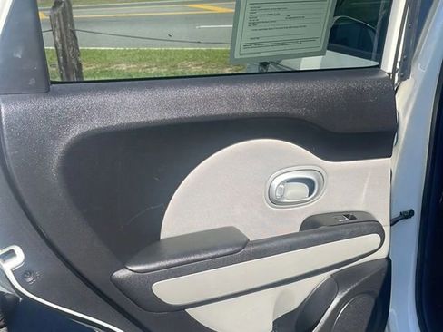 Used 2019 Kia Soul FWD image 15