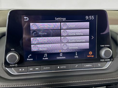 Used 2022 Nissan Rogue SV image 39