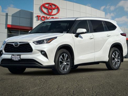 Used 2023 Toyota Highlander XLE FWD image 7