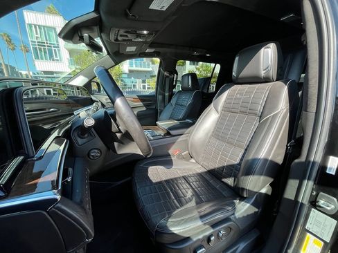 Used 2021 Cadillac Escalade ESV Sport Platinum AWD/4WD image 9