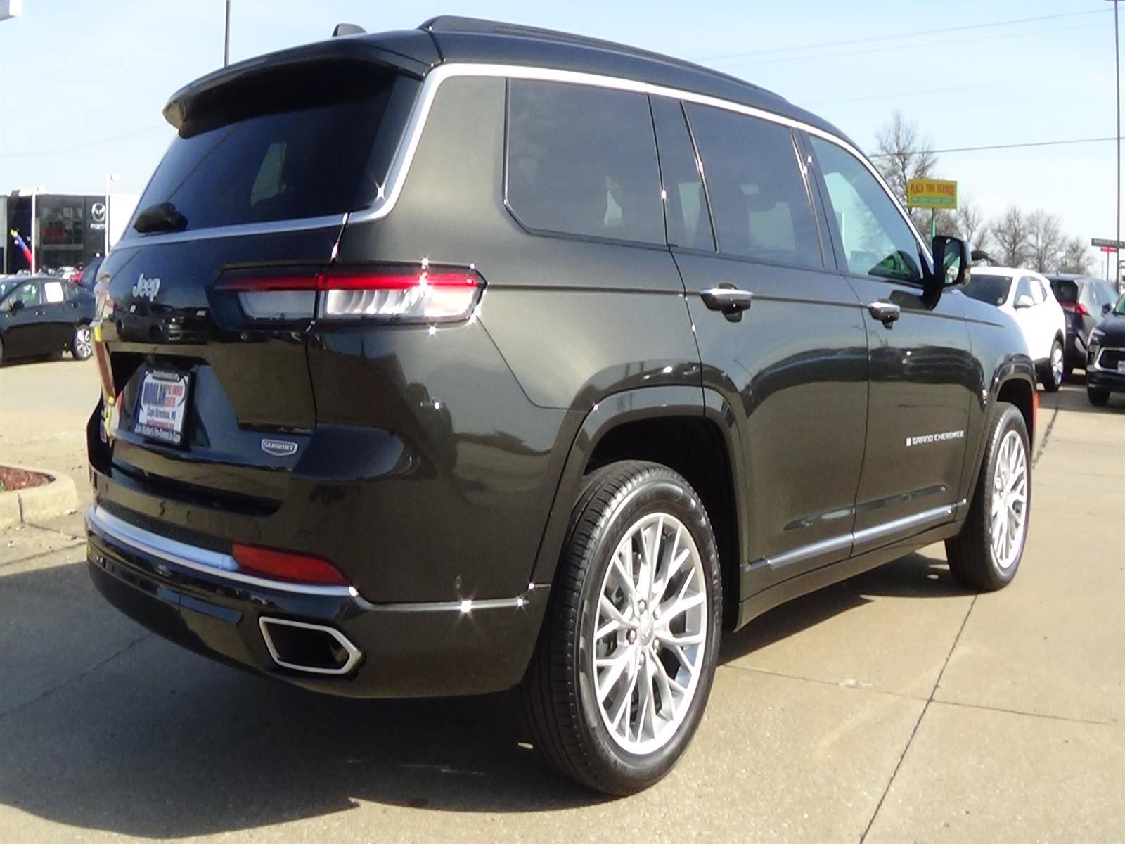 Certified 2024 Jeep Grand Cherokee L Summit w/ Luxury Tech Group V AWD/4WD image 6