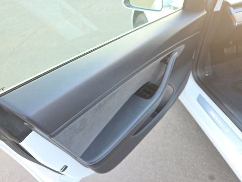 Used 2019 Tesla Model 3 Standard Range image 12