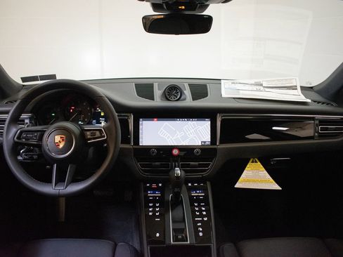 New 2026 Porsche Macan image 23