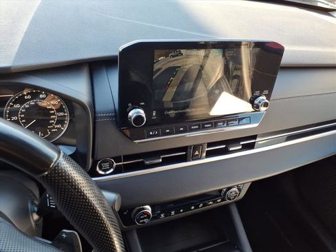 Used 2024 Mitsubishi Outlander AWD image 16