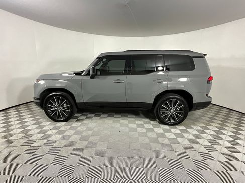 Used 2025 Lexus GX 550 image 2