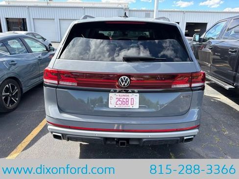 Used 2025 Volkswagen Atlas Peak Edition SE AWD/4WD image 5