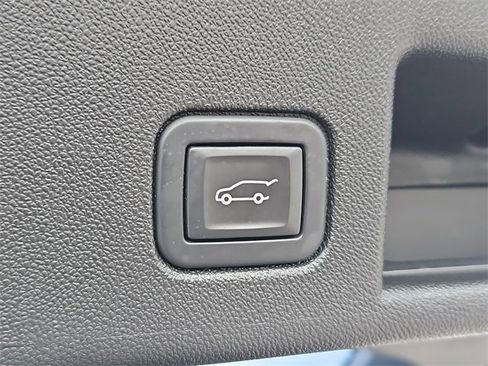 Used 2022 Chevrolet Equinox RS image 17