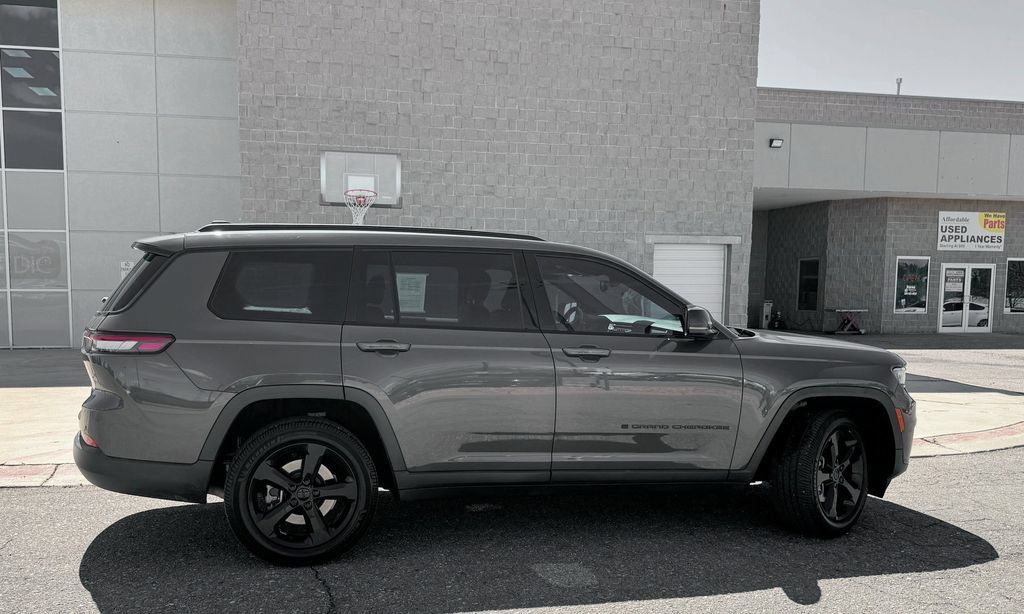 Used 2021 Jeep Grand Cherokee L Laredo AWD/4WD image 5