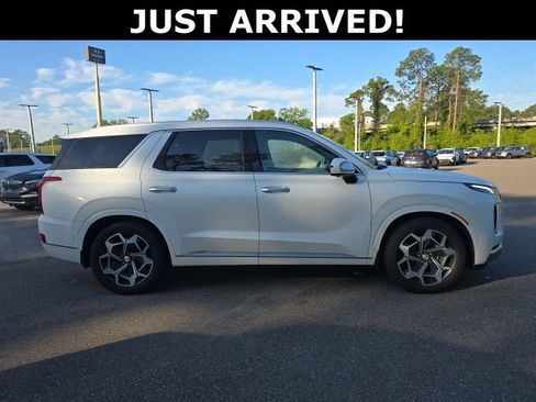 Used 2022 Hyundai Palisade Calligraphy w/ Winter Package image 3