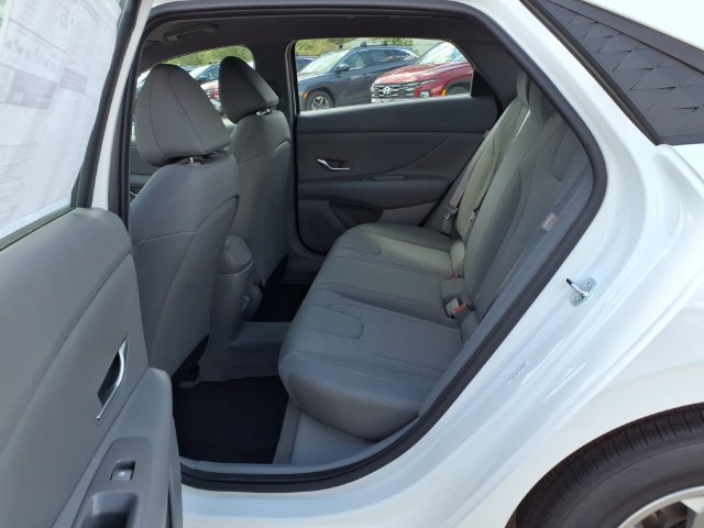 New 2026 Hyundai Elantra SE FWD image 18