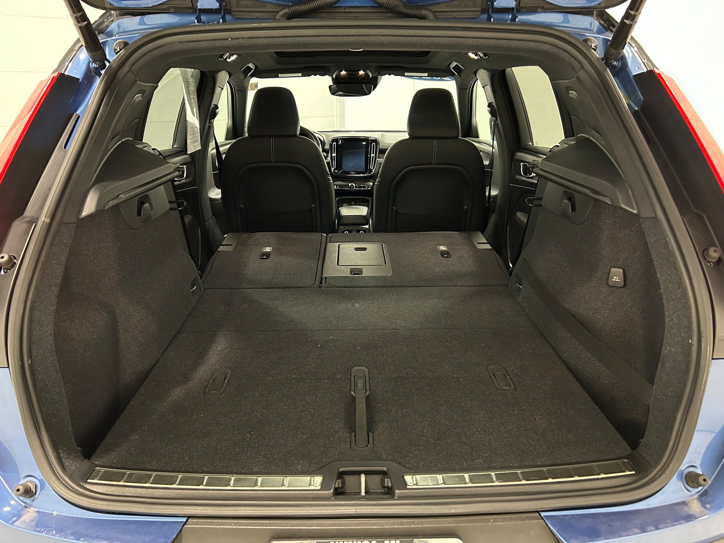 Used 2020 Volvo XC40 T5 R-Design AWD/4WD image 33