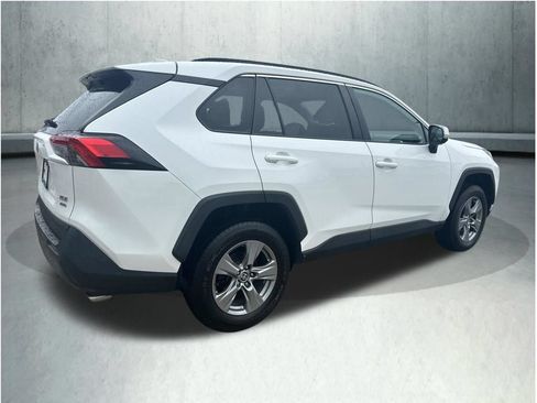 Used 2022 Toyota RAV4 XLE w/ Convenience Package AWD/4WD image 6