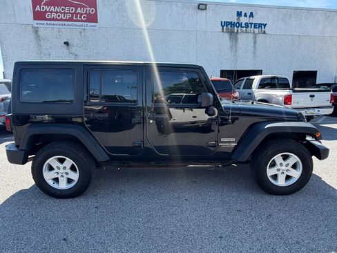Used 2018 Jeep Wrangler Unlimited Sport w/ Connectivity Group AWD/4WD image 18