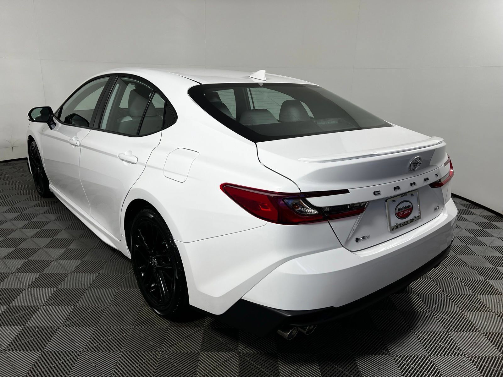 Used 2026 Toyota Camry SE FWD image 7