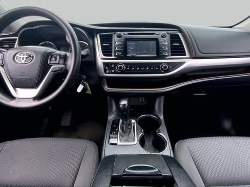 Used 2016 Toyota Highlander LE FWD image 15