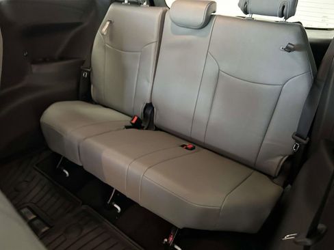 Used 2026 Toyota Sienna XLE FWD image 15