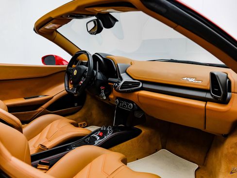 Used 2013 Ferrari 458 Spider image 61