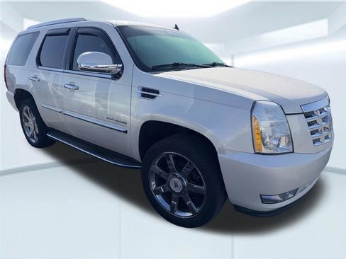 Used 2013 Cadillac Escalade Luxury RWD image 7