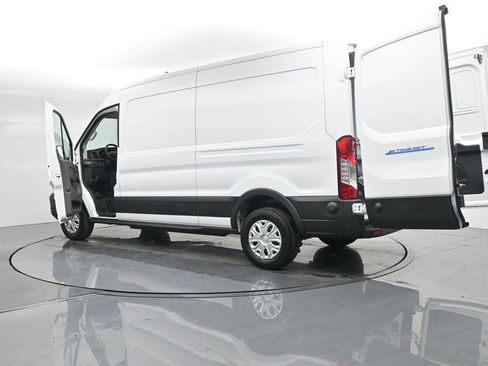 New 2024 Ford E-Transit Base image 31