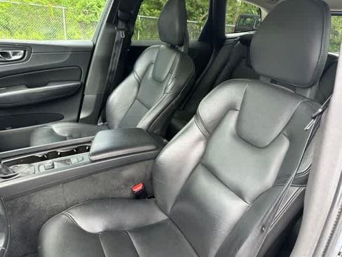Used 2018 Volvo XC60 T6 Momentum w/ Advanced Package AWD/4WD image 5