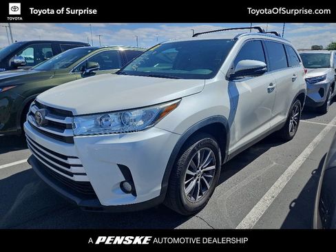 Used 2019 Toyota Highlander XLE FWD image 1