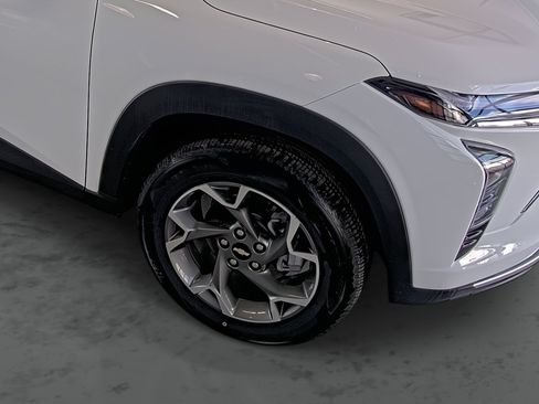 Used 2025 Chevrolet Trax LT w/ Driver Confidence Package FWD image 16