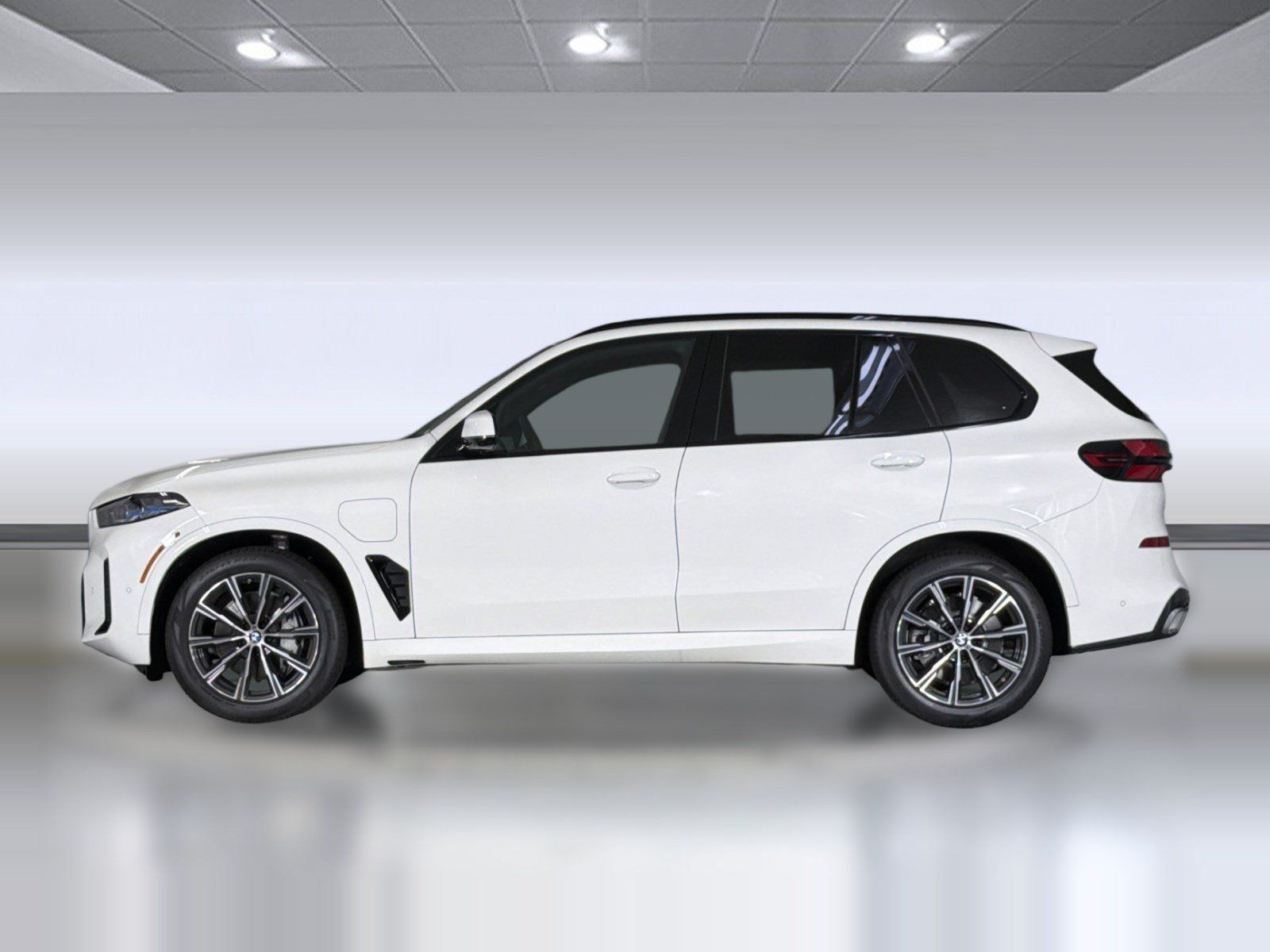 Used 2026 BMW X5 xDrive50e w/ M Sport Package AWD/4WD image 2