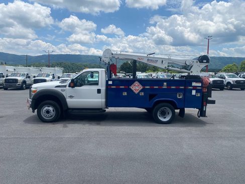 Used 2014 Ford F550 4x4 Regular Cab Super Duty image 5