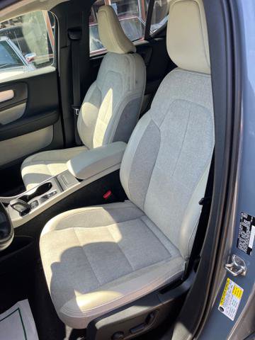 Used 2020 Volvo XC40 T5 Momentum AWD/4WD image 13