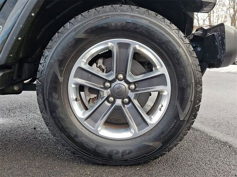 Used 2022 Jeep Wrangler Unlimited Sahara w/ LED Lighting Group image 8