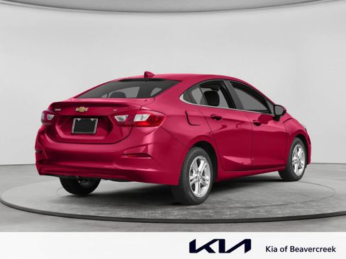 Used 2017 Chevrolet Cruze LT w/ Convenience Package FWD image 2