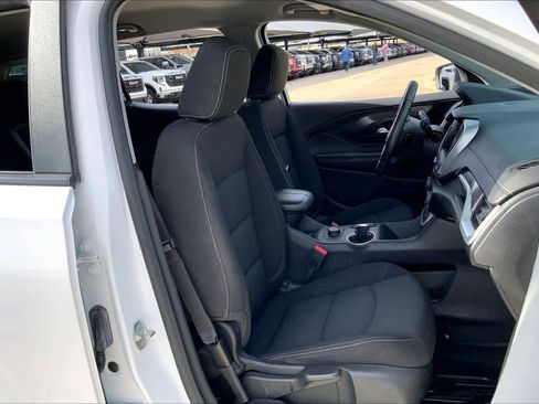 Used 2022 GMC Terrain SLE w/ Elevation Edition image 8