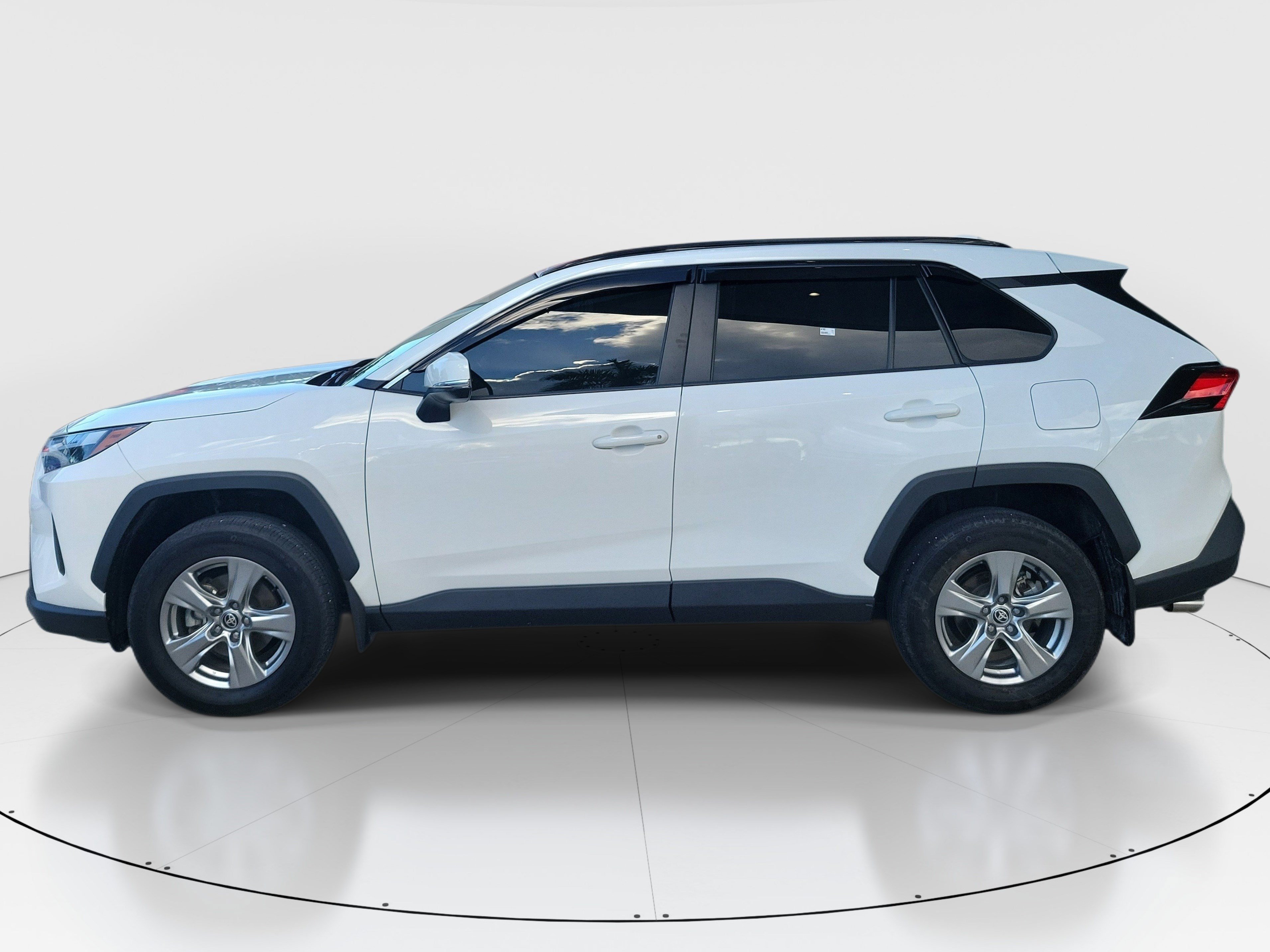 Used 2024 Toyota RAV4 XLE FWD image 4