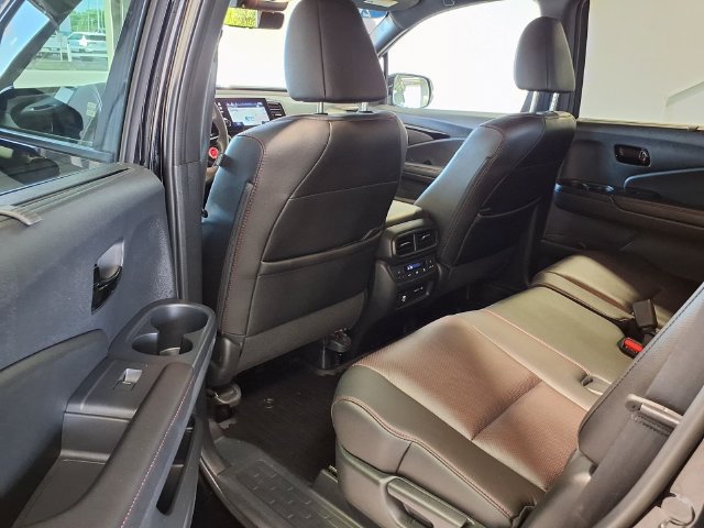 Certified 2025 Honda Passport Black Edition image 19