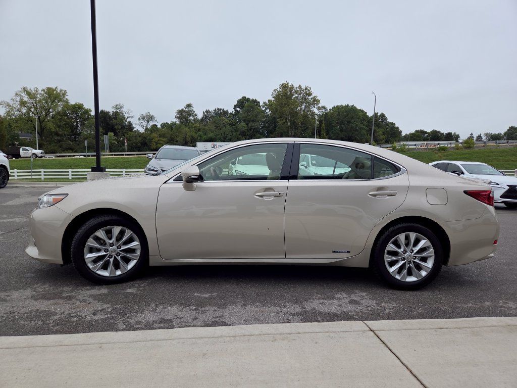 Used 2013 Lexus ES 300h w/ Luxury Pkg FWD image 25